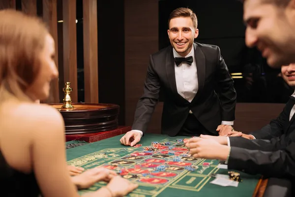 উজ্জ্বল লগইন প্রম্পটে আলোকিত একটি ল্যাপটপ—যা CAWABANGA–এর সুরক্ষিত প্রবেশব্যবস্থাকে নির্দেশ করে।